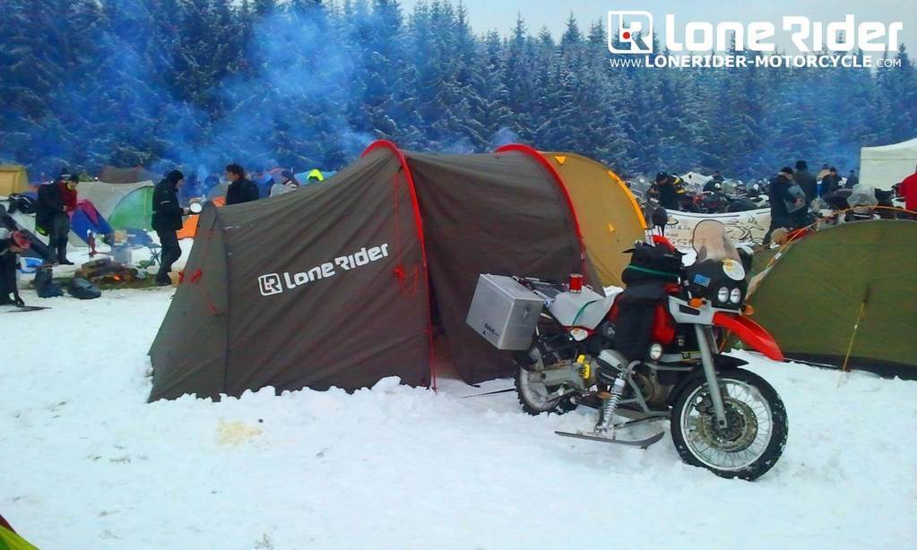 Los 5 mejores consejos para acampar en climas fríos para motociclistas ADV